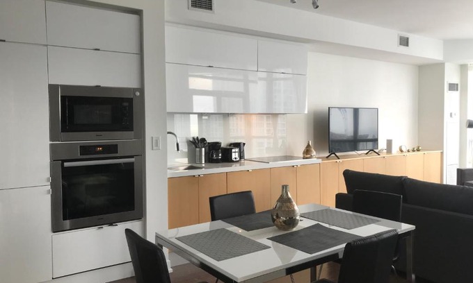 CityPlace Apartment | Toronto Downtown Luxurious Stylish 3 Bedroom 3 Bath 2 Balconies near Rogers Centre lakeview condo