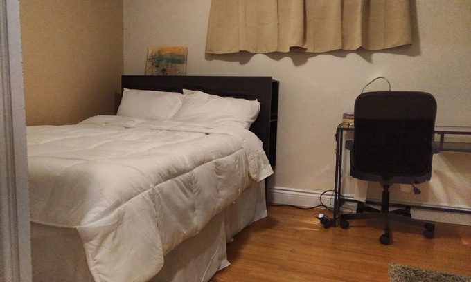 Bayview Woods - Steeles House | Toronto vacation home in North York with free parking