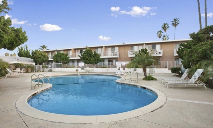Torrance Hotel | Torrance Getaway! 3 Spacious Units, Nearby Attractions Pool, Parking