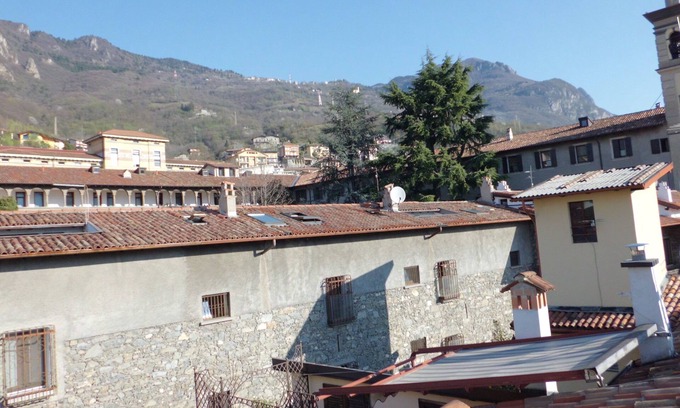 Lovere Old Town House | Torre Antica is an ancient watch tower fully restored with all modern amenities