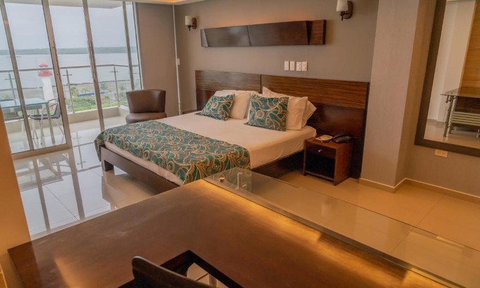 Uramba National Park Hotel | Torre Mar