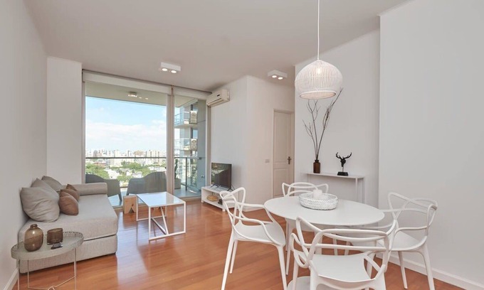 Nunez Apartment | Torre Montagna - Stylish 1BR with balcony in Nunez