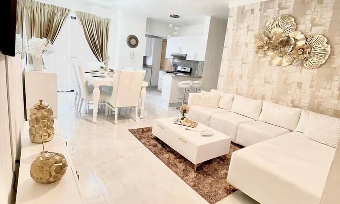 Los Frailes Apartment | Torre sophia Monserrat