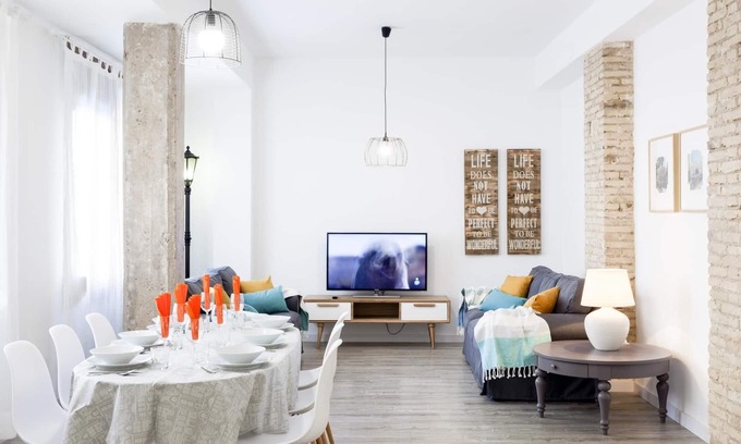 Ciutat Vella Apartment | Torres de Serranos Purísima, 4 Bedrooms, 8 Pax, Central Market in Ciutat Vella