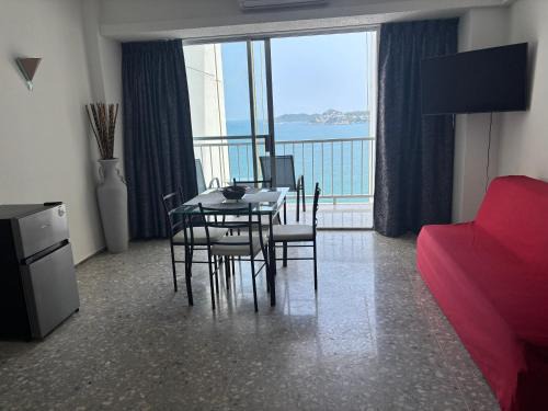 Club Deportivo Apartment | Torres gemelas - Suite equipada con vista a la bahía
