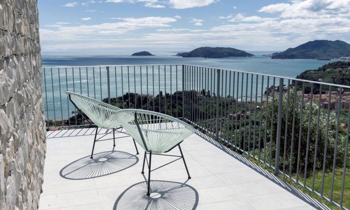 Pugliola House | Torretta: Sea View Terrace, Pool, Tennis, AC and. private parking in Lerici!