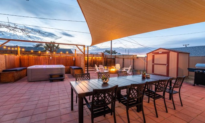 Yucca Valley House | Tortoise Oasis - Hot tub, Shuffleboard, & More!