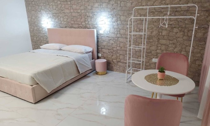 Secondigliano Apartment | Tortora House Pink - One Bedroom Apartment, Sleeps 4