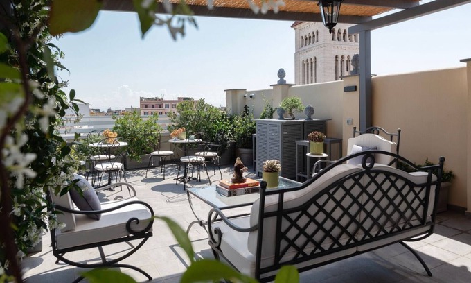 Rione XVI Ludovisi Apartment | Toscana 2 - FromHometoRome