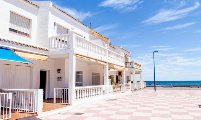 Puzol House | Tot un Mon-Beachfront House