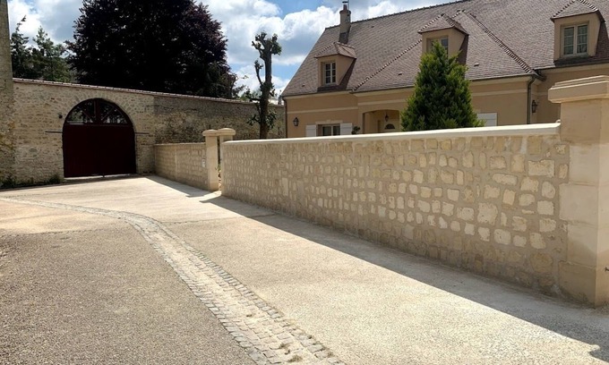 Senlis House | Totally independent studio on the second floor of the house