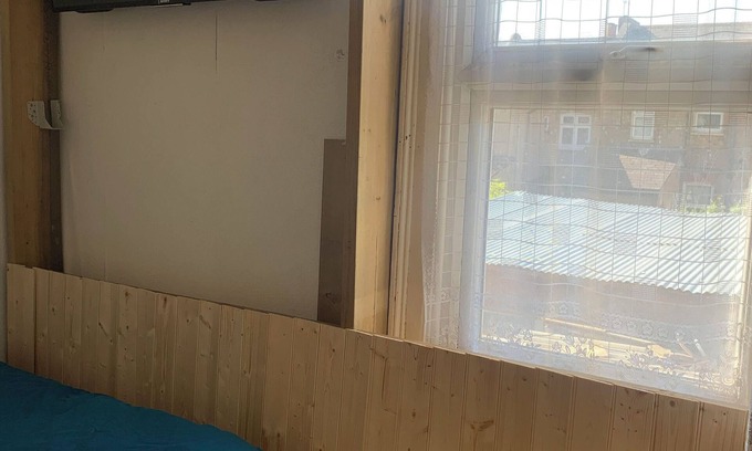 Tottenham Hale Apartment | Tottenham Hale Station 3 BED Flat -sleeps 10 Ideal Shop & Sports Stadium Stays