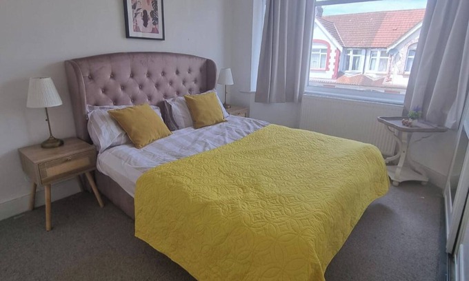 Bruce Grove House | Tottenham Large 4-Bed Terraced House, Sleeps 10