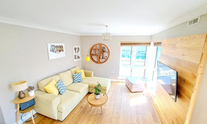 Northumberland Park Apartment | Tottenham Spur Hideaway