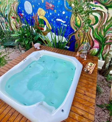 Alto Paraiso de Goias House | Toucan House Sleeps 6 - with AC & Jacuzzi!