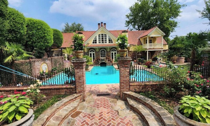 Hillcrest House | Touch of Tuscany with a pool, comfort, and style.