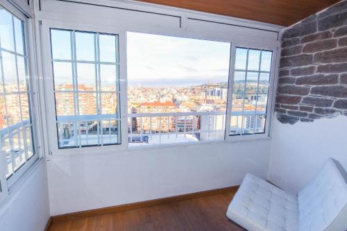 La Bordeta Apartment | Touch the Sky