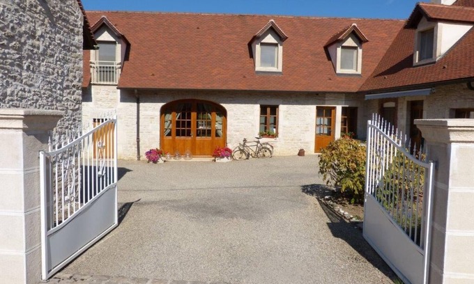 Corpeau House | Tourist accommodation for 4 people - linen (beds and towels) included