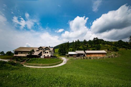 Ambroz pod Krvavcem Bed & Breakfast | Tourist Farm Pr'Dovar