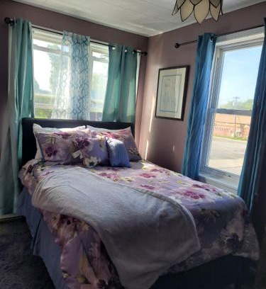Niagara Falls Apartment | Tower of Little Italy