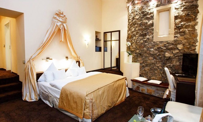 Johannisberg House | Tower room - Castle & Guesthouse by Schwarzenstein