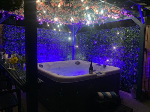 Blackpool House | Tower Suites - HOT TUB sleeps 14