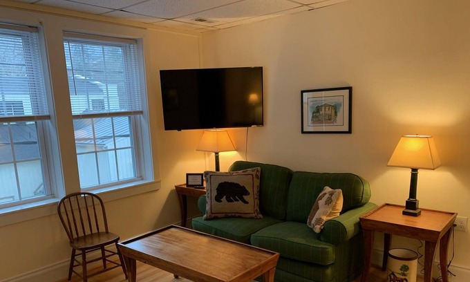 Hot Springs Apartment | Tower View Apartment in the Heart of Hot Springs