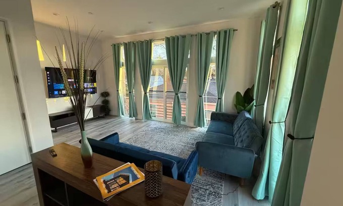 Midtown Sacramento House | Tower views