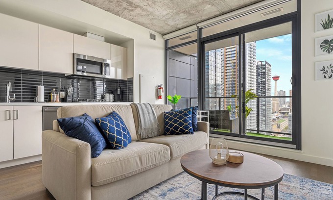 Connaught Apartment | Tower Views w AC, Dining, Private Patio