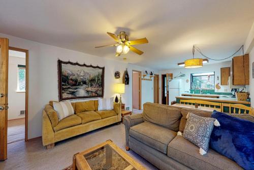Ardenvoir House | Towering Pines Cabin & Game Room