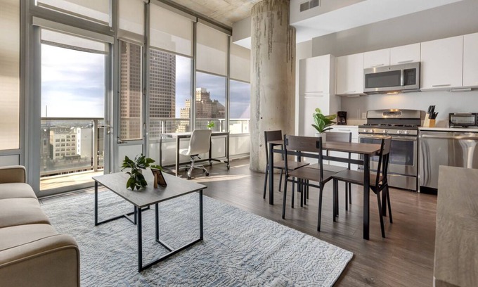 Downtown St. Louis Apartment | Towers 2103 I Luxury I Stunning Views!