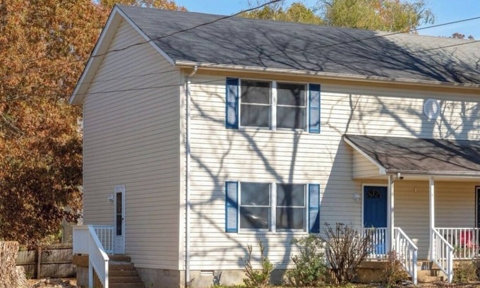 Nashville House | “Town and Around” Charming 3-bedroom townhome in Nashville pet friendly