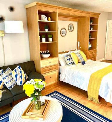 Tallahassee House | Town and Country Hideaway