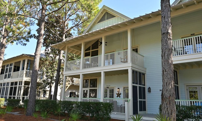 Watercolor Condo | Town Center condo minutes to all Watercolor and Seaside have to offer!