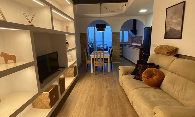 L'Hospitalet de Llobregat House | Townhouse 20 minutes from the center of Barcelona