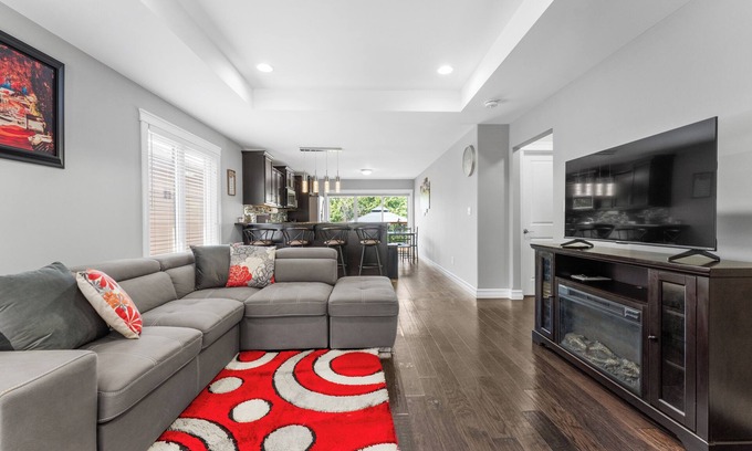 Amherstburg House | Town home in Amherstburg located near to wineries, breweries,waterfront & trails
