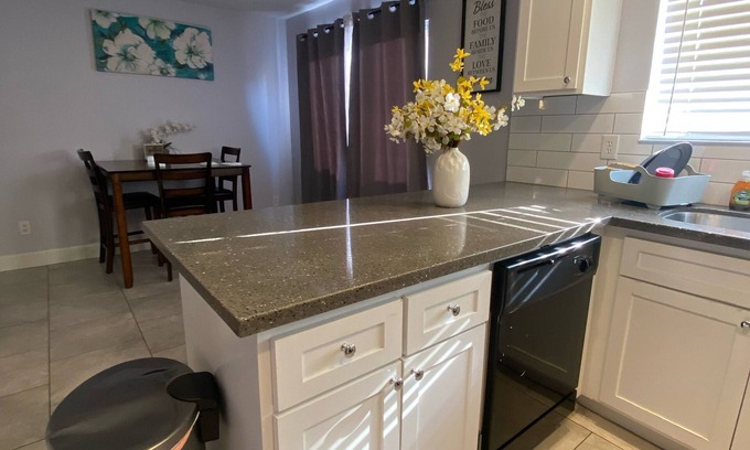 Southwestern Sacramento Condo | Town house /5-6 people