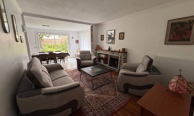 Chateauroux House | Town house for 7 people in quiet area - baby equipment and pets allowed