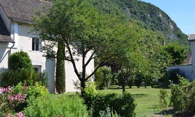 Saint-Benoit House | Town House in farmhouse, spacious, well equipped, independent