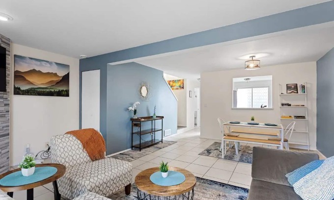 Des Moines Apartment | Town house in Des Moines