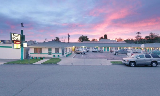 Winnemucca Hotel | Town House Motel
