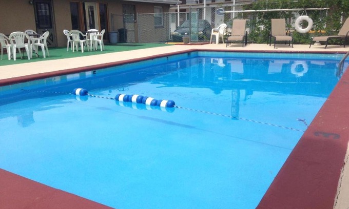 Historic Rapid City Apartment | Town House Motel with Pool near Mt. Rushmore