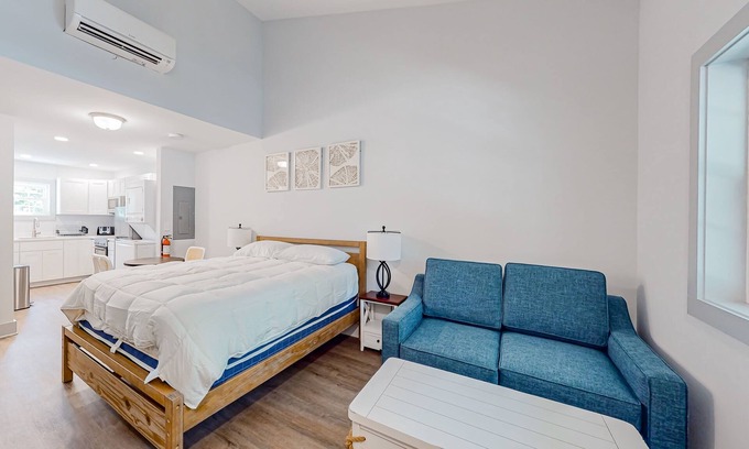 The Pines House | Town of Rehoboth Beach - Airy, walkable suite near the beach & boardwalk