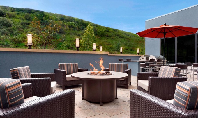 Crafton Hotel | TownePlace Suites Pittsburgh Airport/Robinson Township