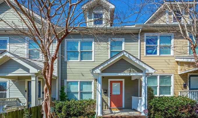MLK University House | Townhome 1 mile from Erlanger Hospital & UTC Campus!