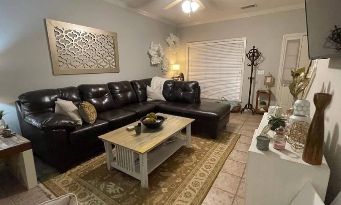 Oxford House | Townhome: 2 Bedrooms, 2.5 Baths, Close to Campus
