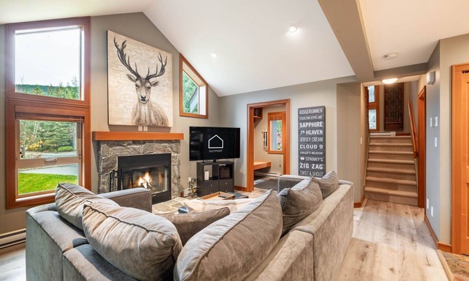 Upper Village Condo | Townhome | Complex hot tub | BBQ | Free Parking