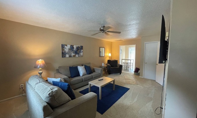 Statesville House | Townhome for Families & Business