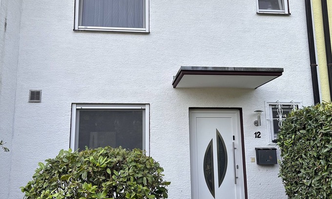 Heusenstamm House | Townhome – Ideal for Families & Fair Guests
