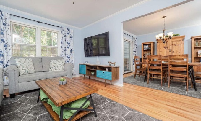 Cary House | Townhome in Heart of Cary
